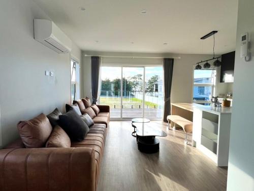 Two Mile Bay Apartment | brand new Lakeside cozy deluxe