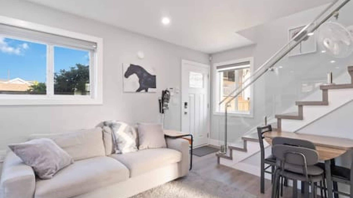 Hastings House | Brand new Laneway Home!