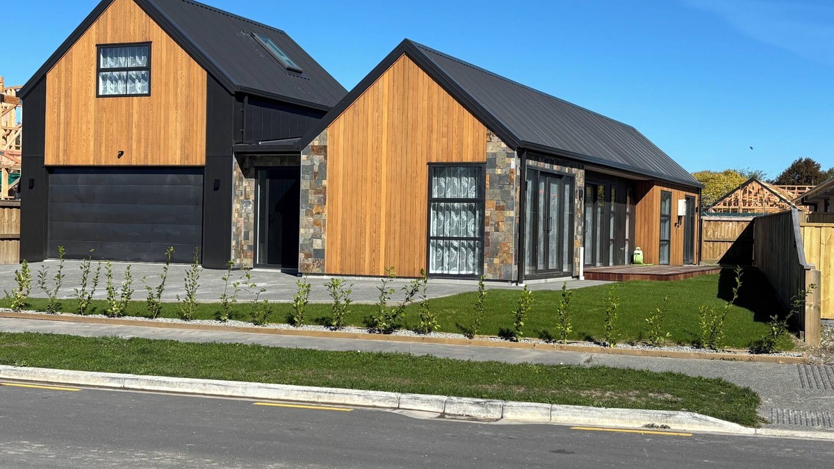Christchurch Apartment | Brand New Large Modern House in Christchurch close to all amenities