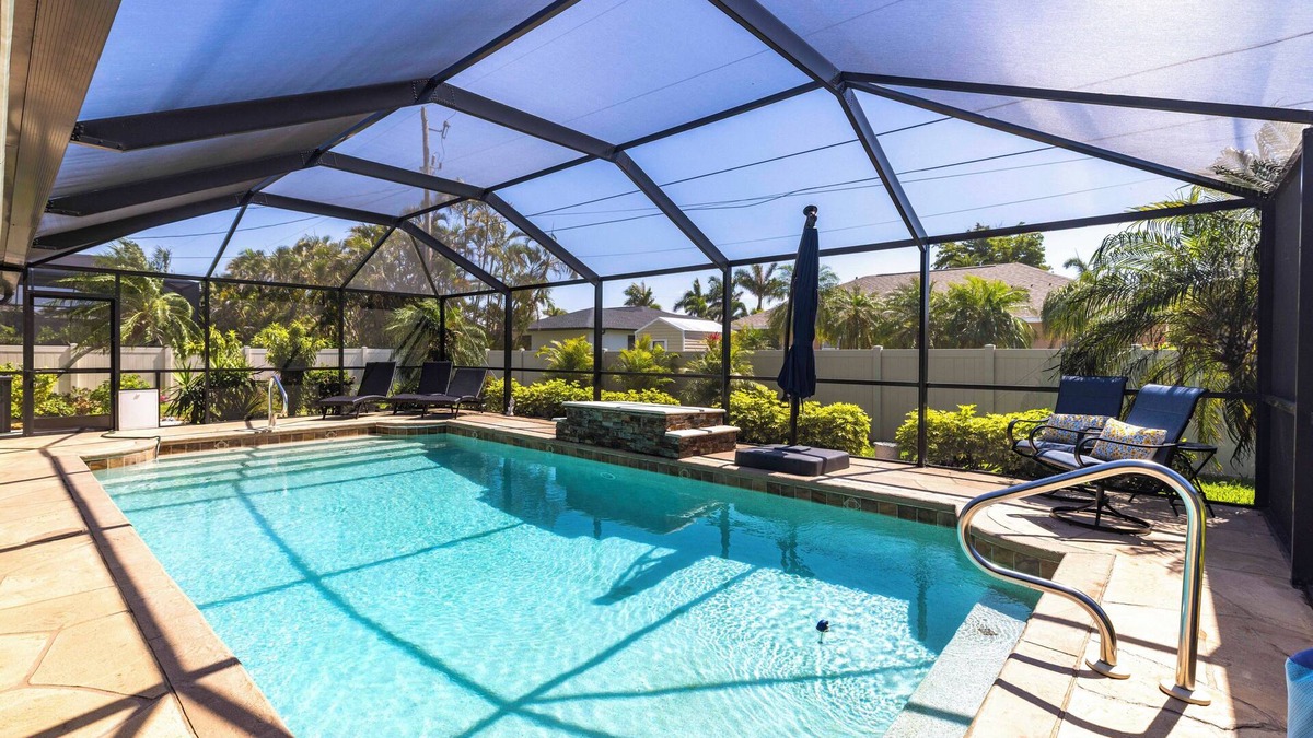 Pelican House | Brand new listing! SALTWATER pool.