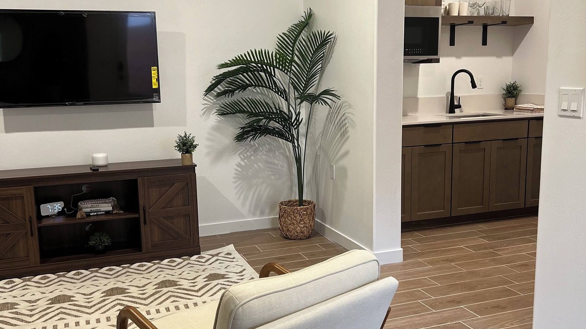 Pumpkin Center Apartment | Brand New, Luxury 1BD/1BA Unit in a Quiet Newly Constructed Area of Bakersfield