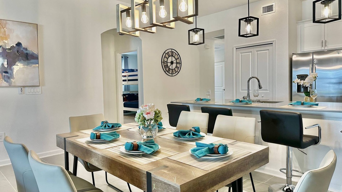 Downtown Condo | Brand New Luxury 2 Bedroom Condo (321)