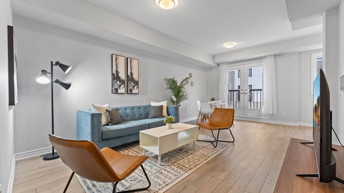 Oakville House | Brand New Luxury 2 Bedroom Oakville Townhouse with King Bed!