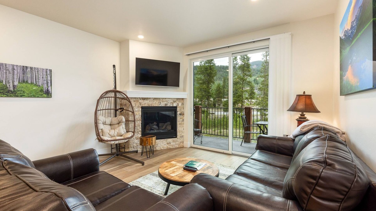Lakeside Village Condo | Brand New Luxury Condo/Stunning Mountain Views/Shared Hot Tub/Shuttle to Lifts