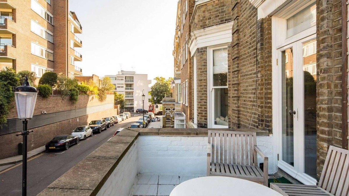 Campden Apartment | *BRAND NEW* Luxury Flat with large balcony, behind Ken High Street