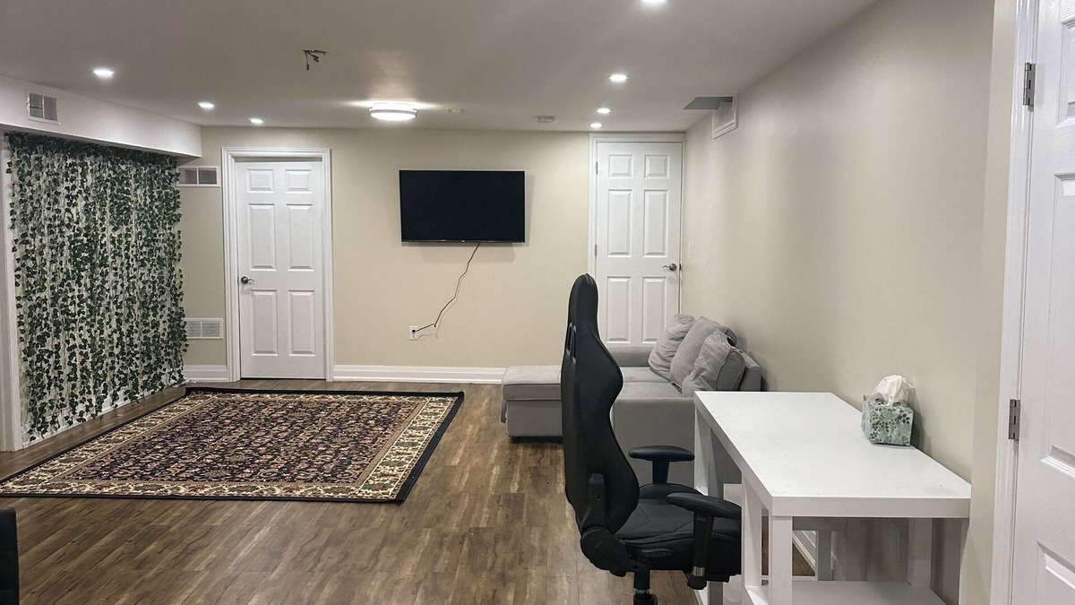 Churchill Meadows Apartment | Brand New Luxury Haven: Spacious 1BR Basement Gem with Modern Elegance Galore!