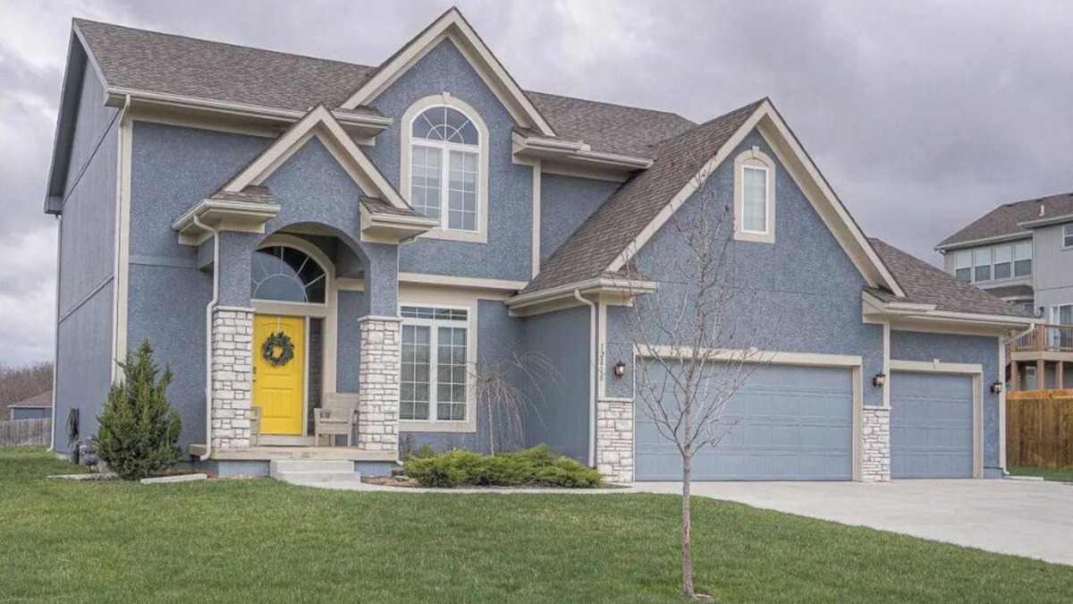 South Kansas City Apartment | Brand NEW Luxury Scandinavian Style Basement Apartment!