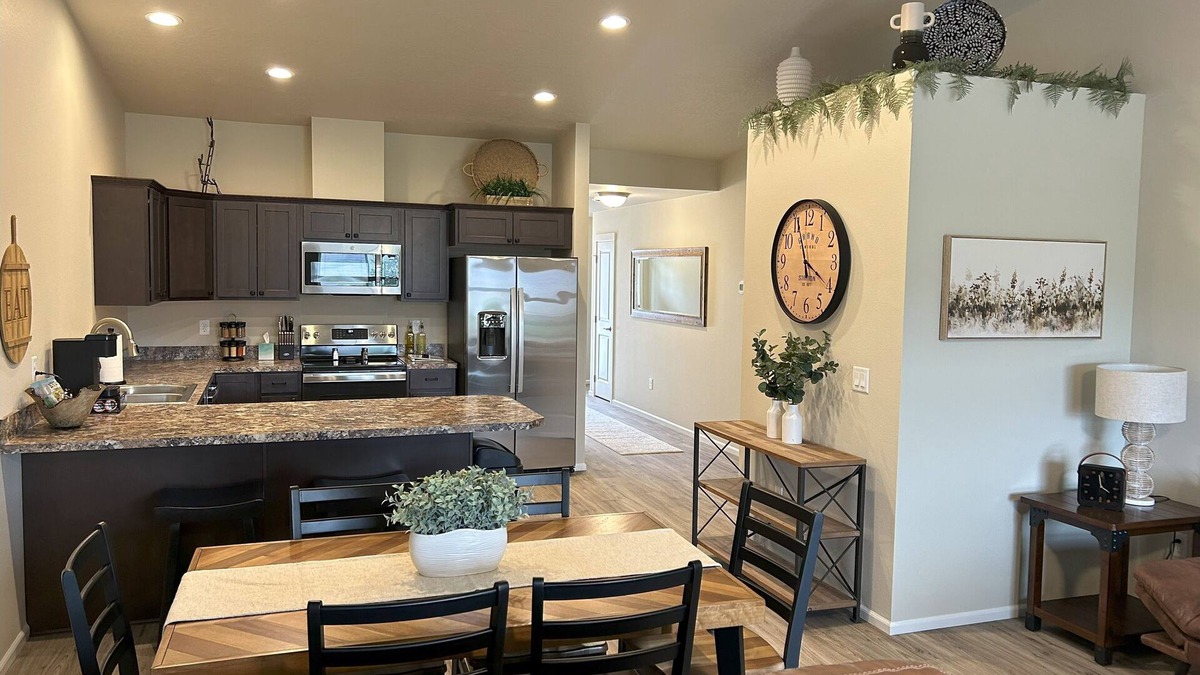 Lewiston House | Brand New Luxury Townhouse Getaway in Lewiston, Idaho!