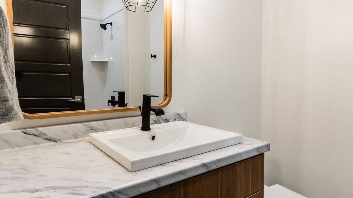 Smithfield Apartment | Brand New Modern - 1 bed 1 bath w/Sunset Viewsn