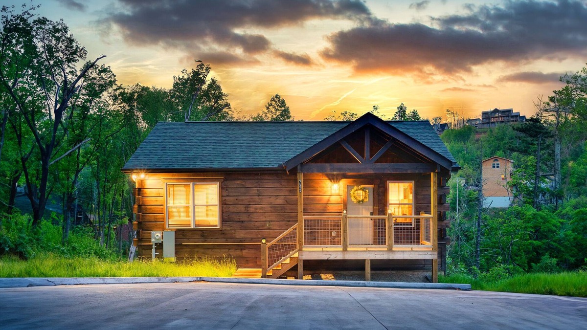 Chalet Village North Cabin | Brand New Modern Cabin! Hot Tub + Fireplace! Near GSMNP + Downtown!