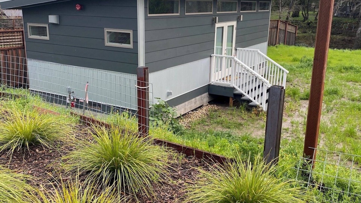 Glen Ellen Cottage | Brand new modern cottage in the heart of Glen Ellen on Sonoma Creek.