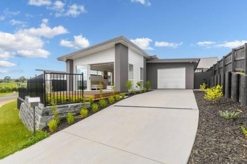 Pyes Pa House | Brand New modern home 3 bedrooms - lakes