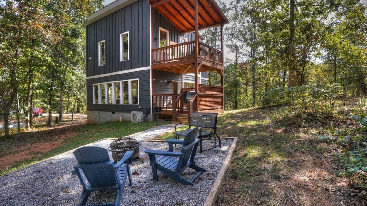 Cleveland Cabin | Brand New Modern Luxury Couples Fit for Royalty