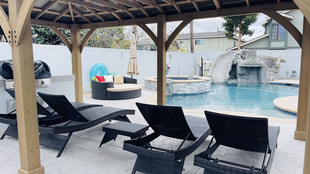 Westminster House | BRAND NEW MODERN RETREAT, POOL, SPA CLOSE BEACHES,DISNEYLAND,ANAHEIM CONVENTION.
