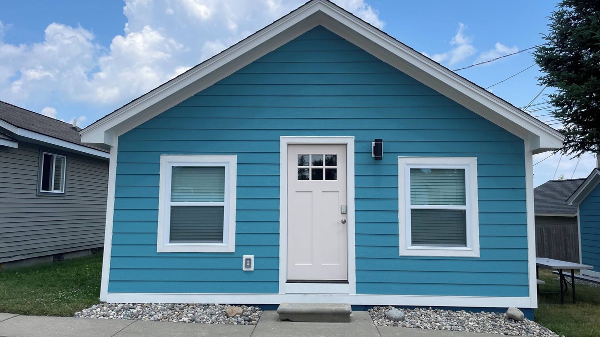Houghton Lake Cabin | Brand New Modern Cabin Steps away from beautiful Houghton Lake