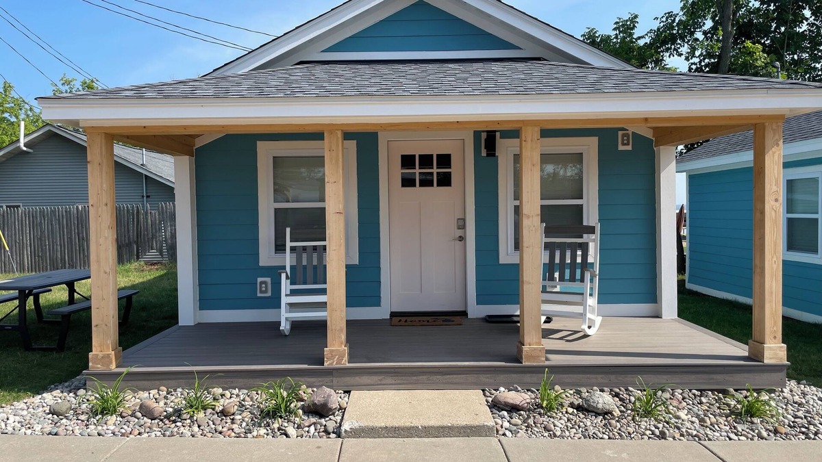 Houghton Lake Cabin | Brand New Modern Cabin Steps away from beautiful Houghton Lake