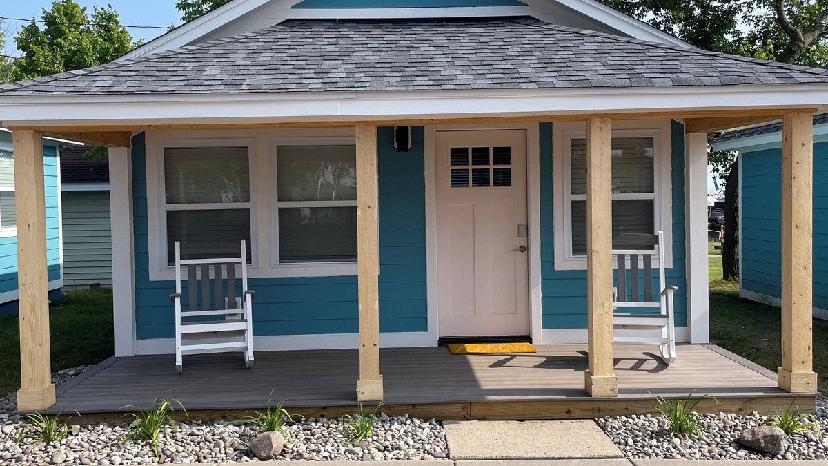 Houghton Lake Cabin | Brand New Modern Cabin Steps away from beautiful Houghton Lake