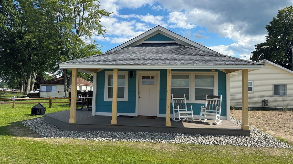 Houghton Lake Cabin | Brand New Modern Cabin Steps away from beautiful Houghton Lake