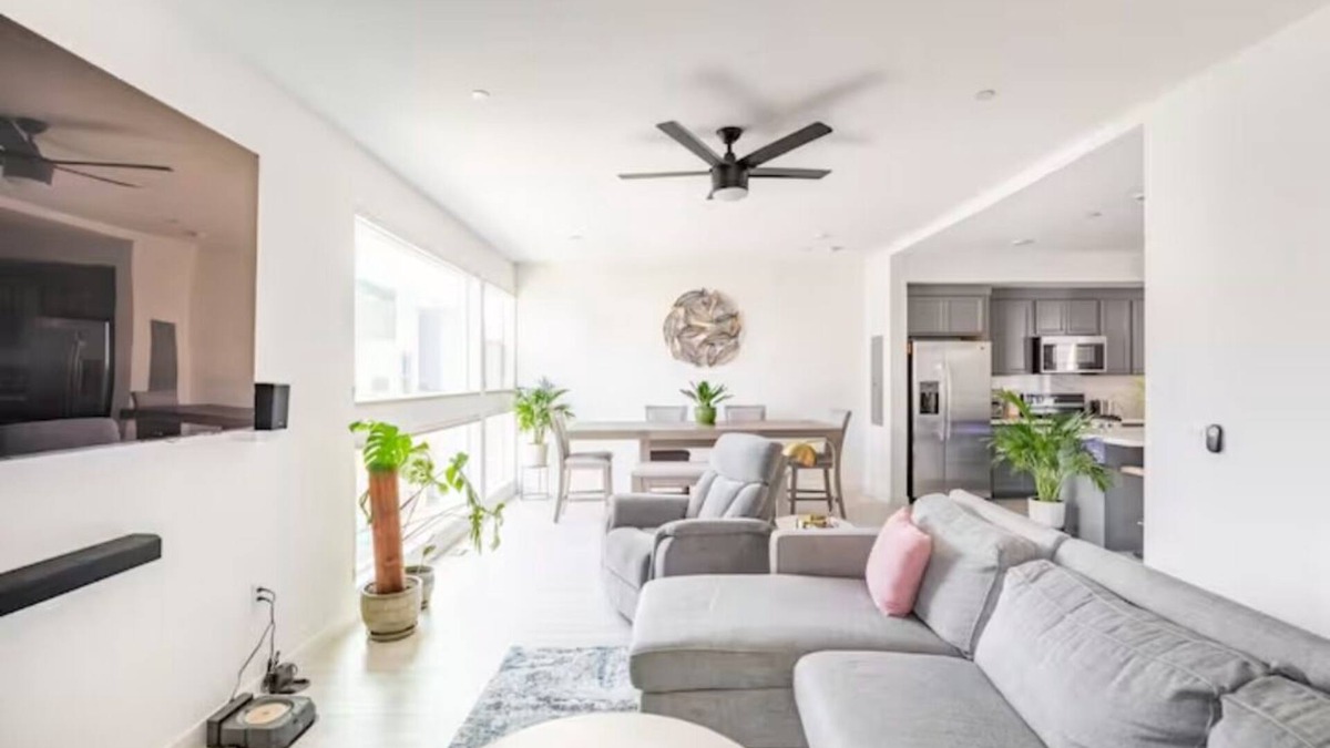 Southwestern Sacramento Condo | Brand New Pet-friendly Condo with AC and WiFi in the Heart of Sacramento