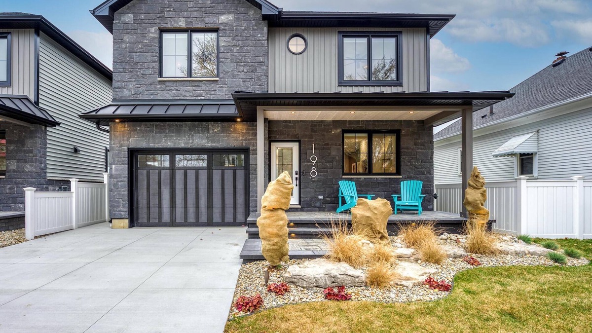 Sarnia House | Brand New Premium House with Hot Tub