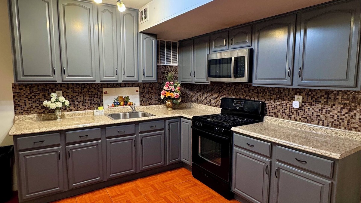 West Side House | Brand new PRIVATE APT free Parking WiFi mins to NYC
