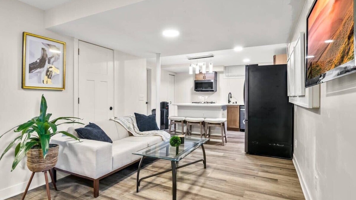 Southwest Minneapolis Apartment | BRAND NEW! Private and Modern 2BR Unit