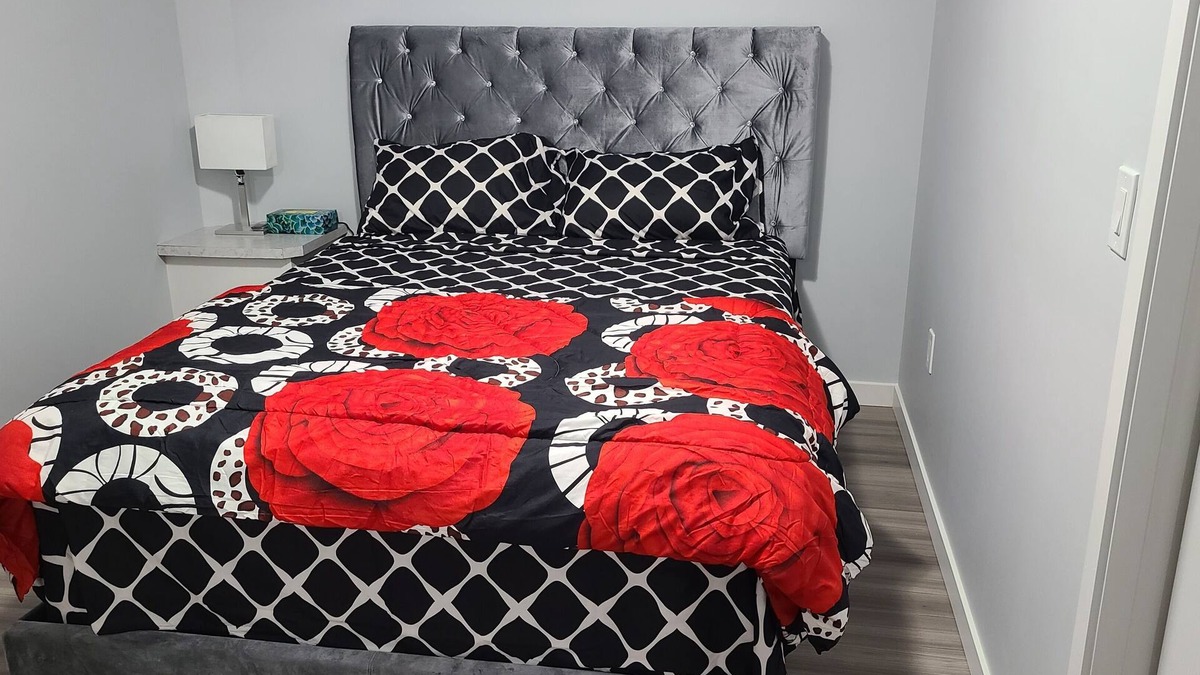 St. James House | Brand New Private Entrance Suite in Airport Area