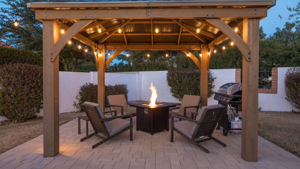 Eastwood House | BRAND NEW REMODEL! Scottsdale Oasis w/private pool, an amazing kitchen & more!