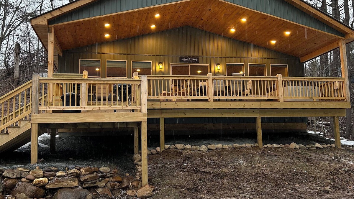 Town of Hope House | Brand New River Front House with Hot Tub!