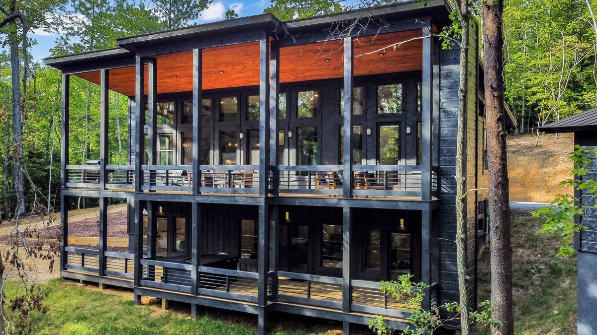 Williamstown Cabin | Brand New Rustic-Modern Retreat! Hot Tub, Fireplaces & Expansive Deck, Game Room