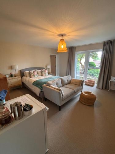 Nunney House | Brand New Self contained garden guest suite