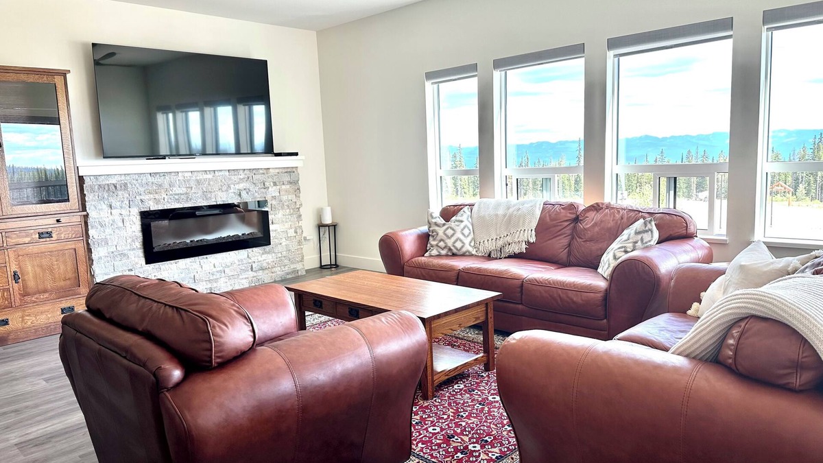 Big White Ski Resort Condo | Brand new ski in/ski out condo with mountain view and hot tub