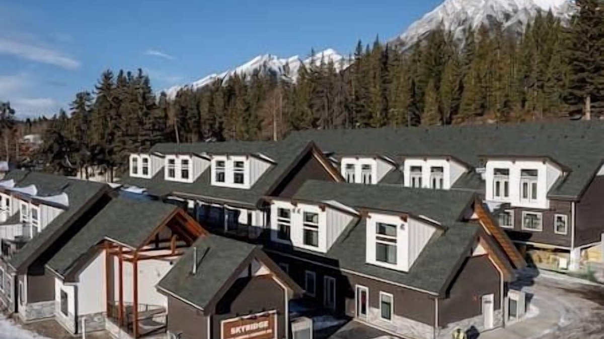 Harvie Heights House | Brand New Skyridge Townhome!