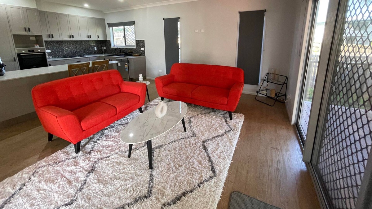 Rosslea House | BRAND NEW Spacious 4 bedroom house - FREE Wi-Fi