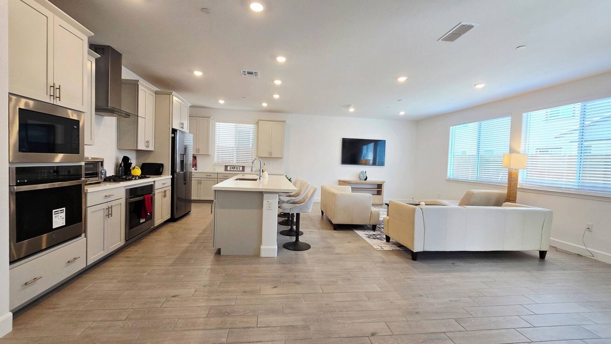 Roseville House | Brand New Spacious 4-BR house in lovely Roseville
