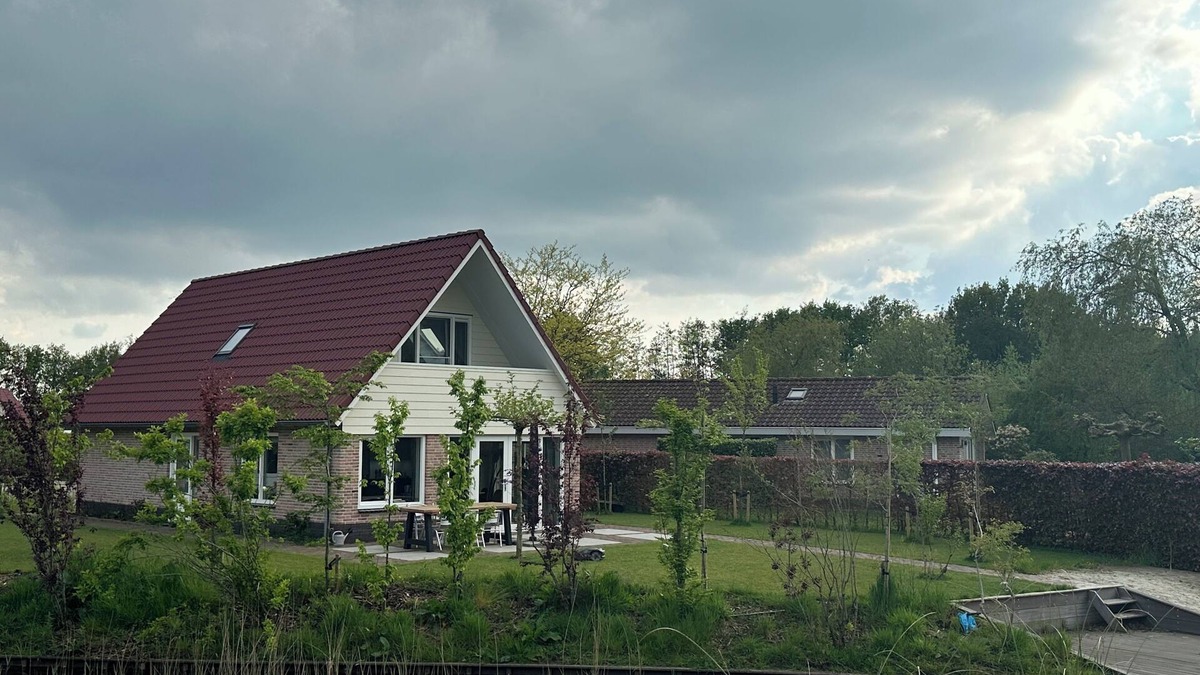 Havelte House | Brand new spacious home, with sunny garden flush with natural swimming water