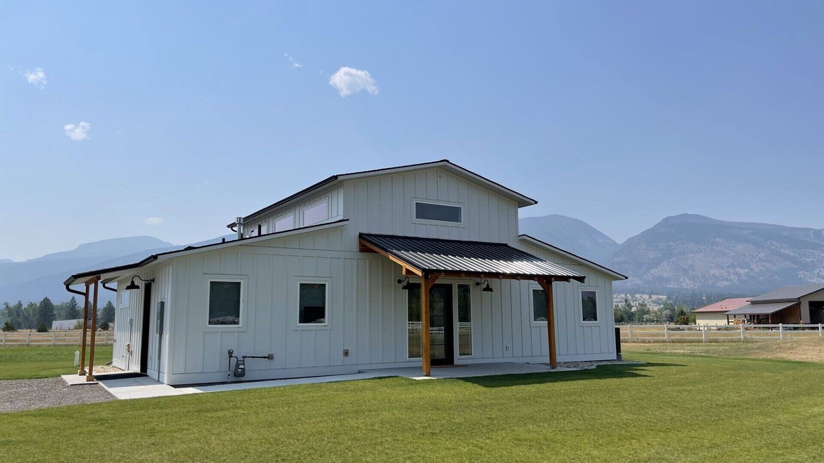 Florence House | Brand New Spectacular 2BR house with view of Bitterroot Mountains.