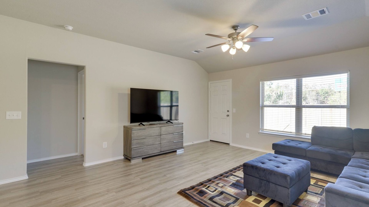 Spring Cottage | Brand New Spring Home < 1 Mi to Old Town!
