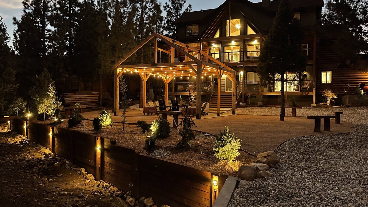 Big Bear Ski Chalet | Brand New Stylish Chalet Fire Pit Duplex