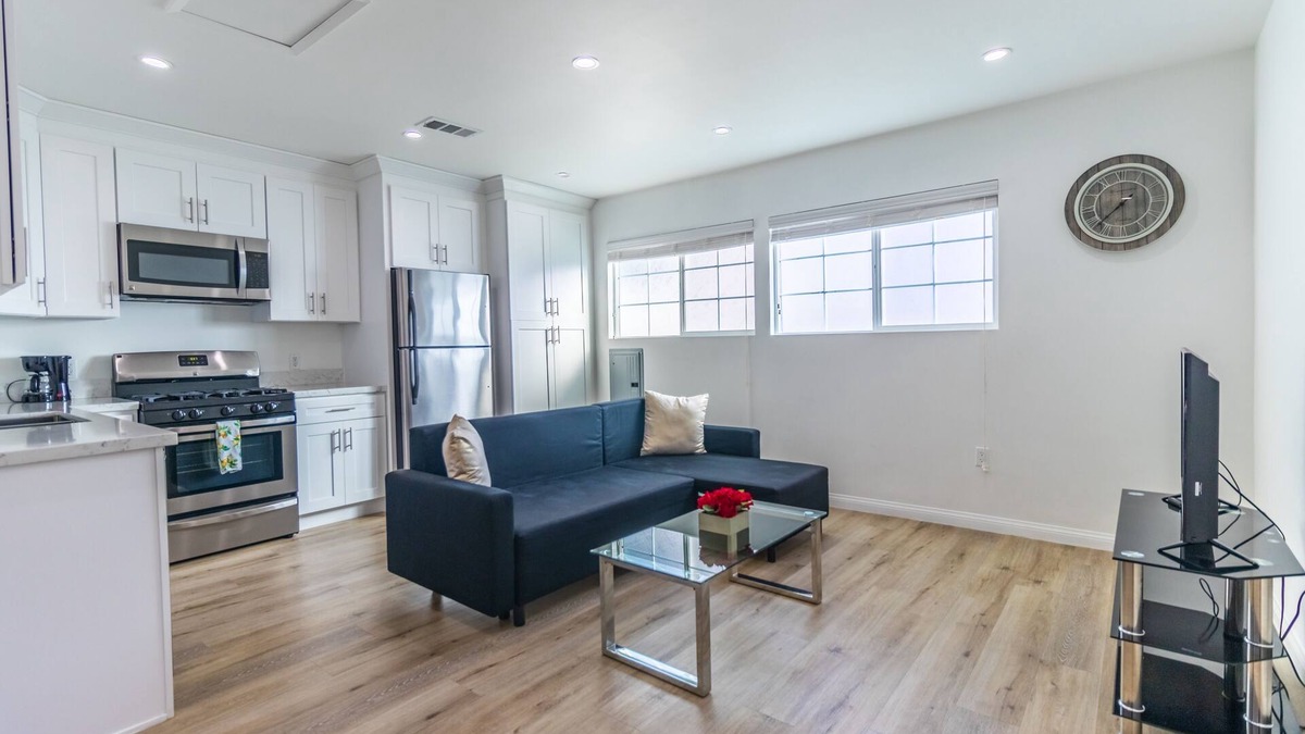North Hollywood House | Brand new stylish house, workstation, Monthly Discounts, Pets!