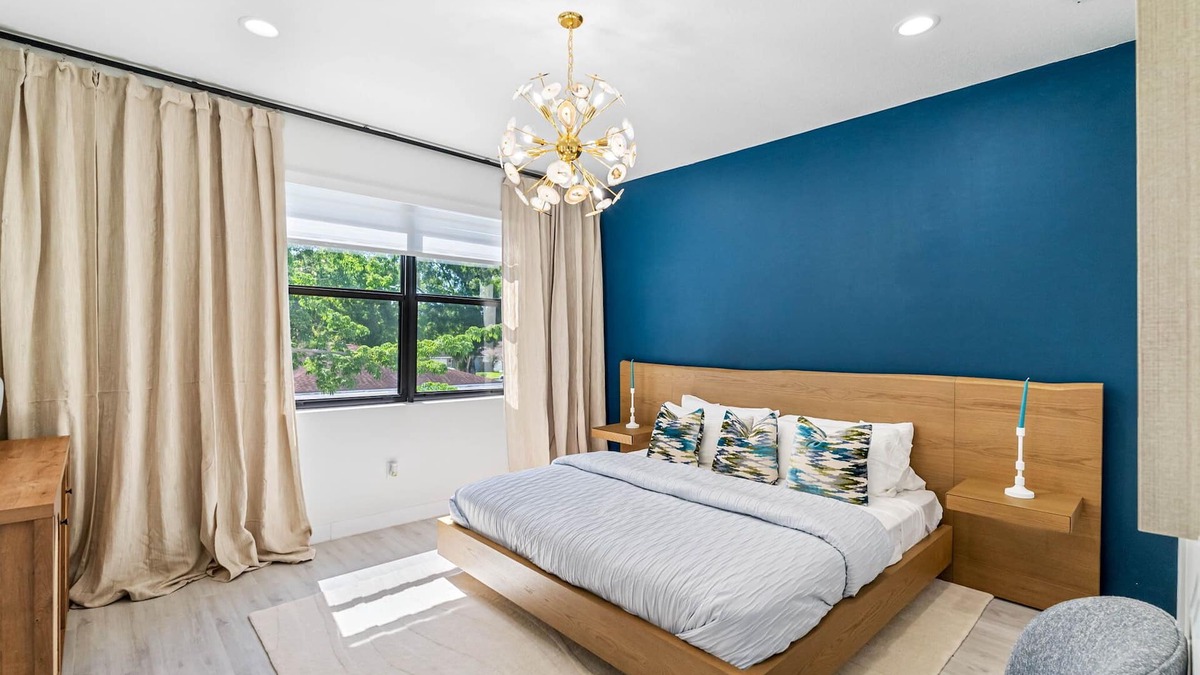 University House | Brand New Tampa Townhouse Prime Location