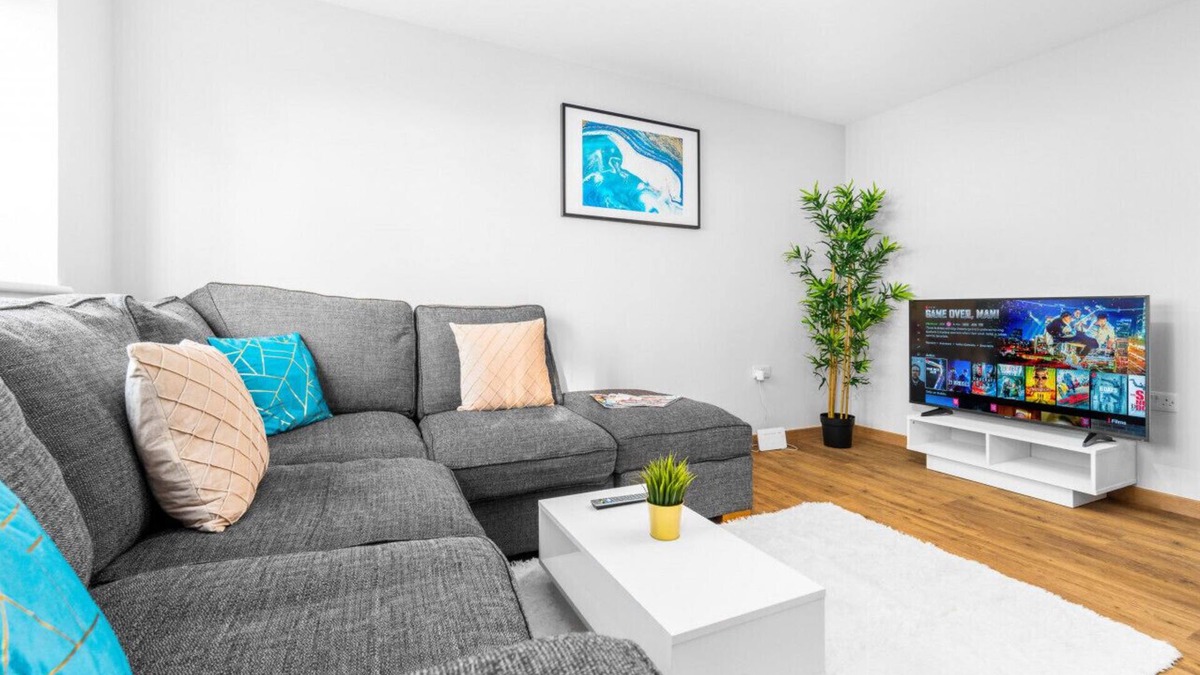 Stourbridge Apartment | Brand New - Two Bed - Parking - Stourbridge
