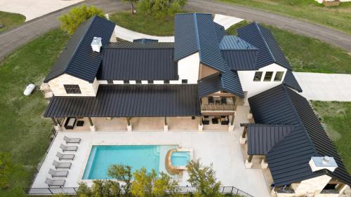 Sabinal House | Brand new Two Kitchens Pool Hot tub For 28