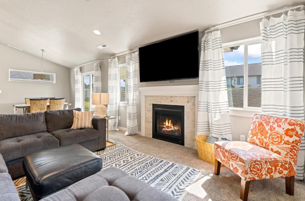 Caldwell House | Brand New Valley View Caldwell home