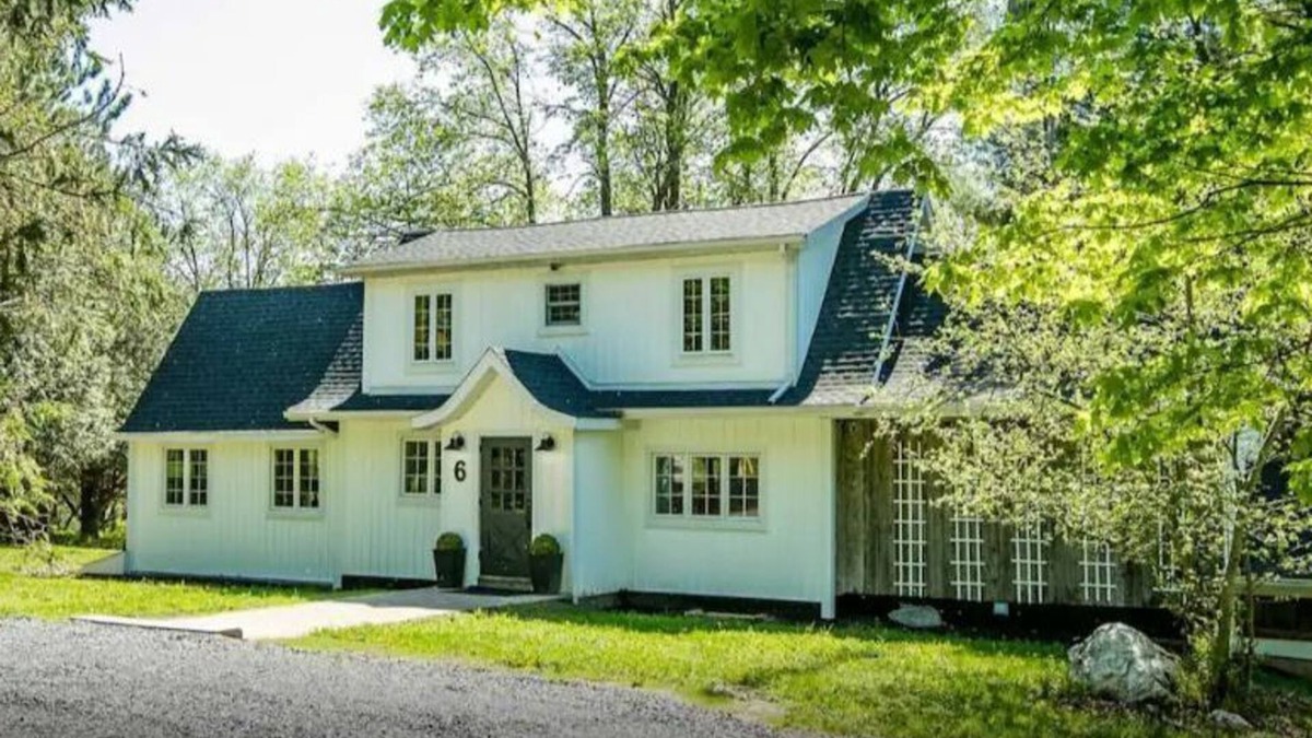 Bolton-Ouest House | Brand newly renovated 3 bedroom home.