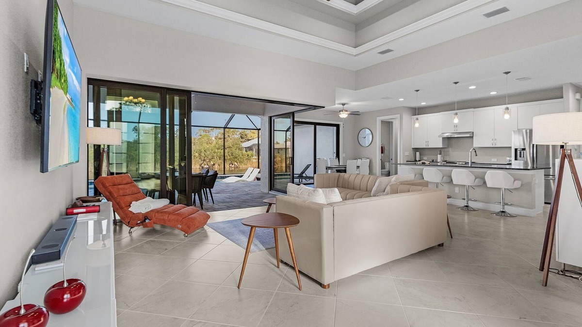 South Gulf Cove Villa | Brandnew (2024) Villa with huge pool on the water