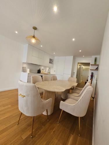 Montevrain Apartment | BrandNEW Duplex Penthouse 7pers à proximité Disneyland Paris