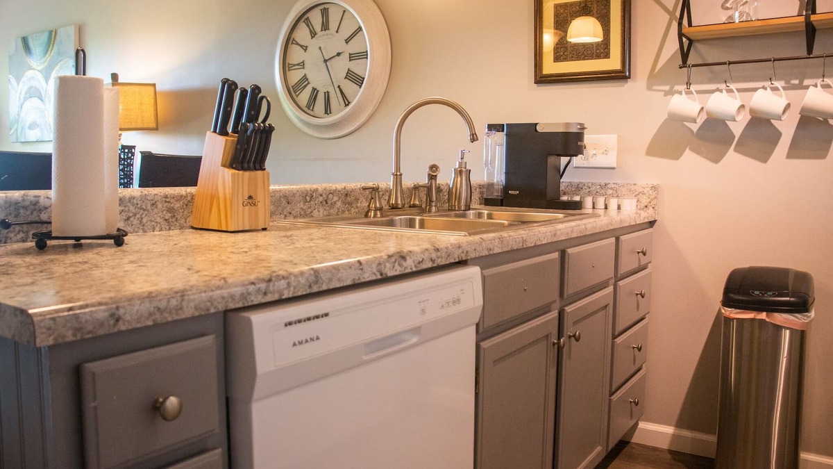 Notch Estates Condo | Branson Condo near Silver Dollar City, Sleeps 8