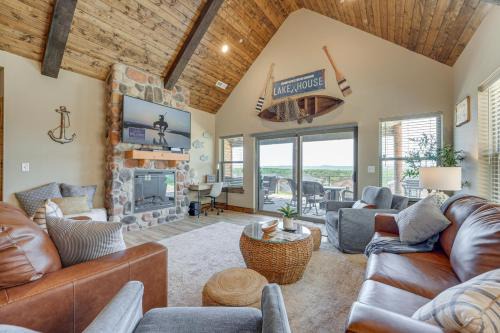 Table Rock House | Branson Log Cabin Near Silver Dollar City and Lake!