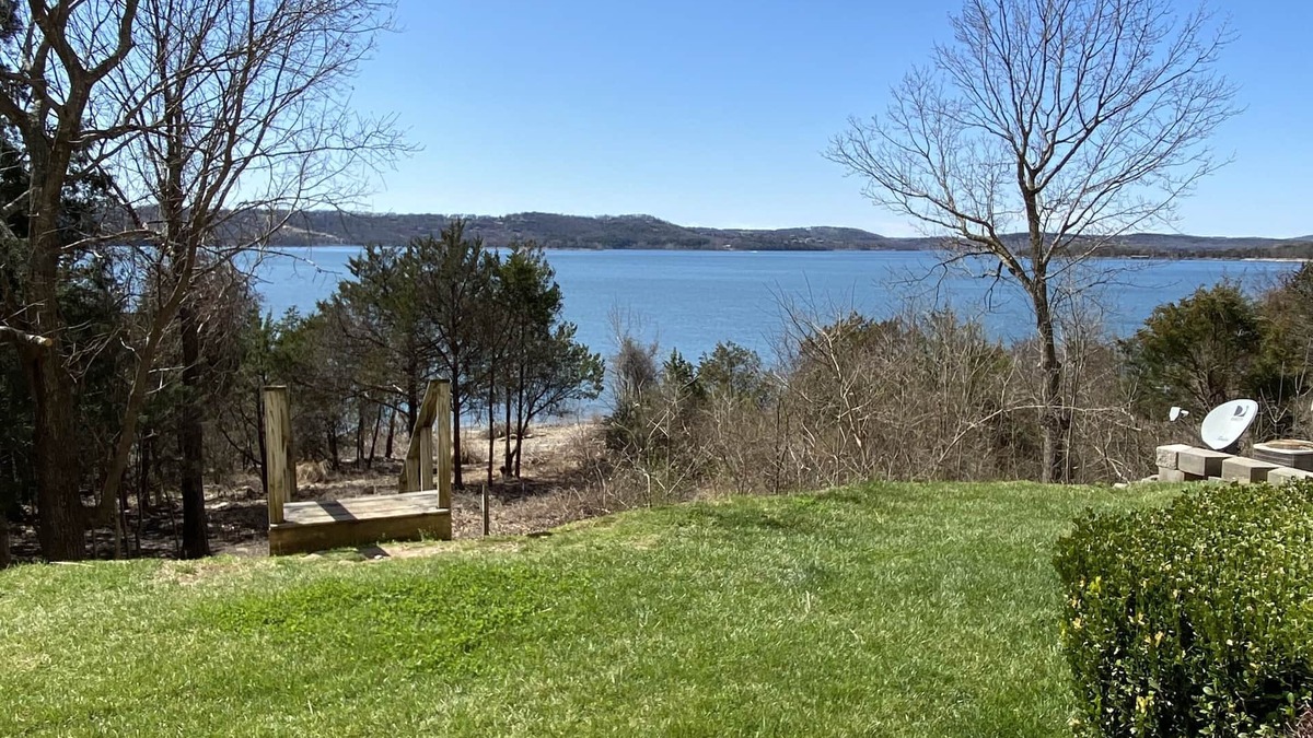 Hollister Condo | Branson's Finest Lake Front Condo at Emerald Pointe, 2bd, 2BA on ground floor.